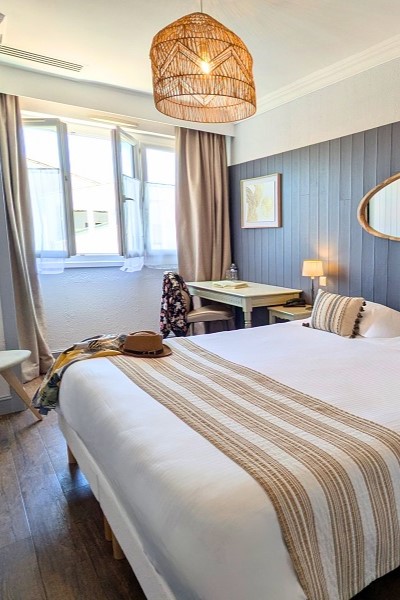 Chambre 18 – Chambre standard – vue jardin piscine – Hotel de La Maree – Ile de Re